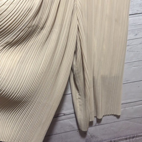 Uniqlo Chiffon Pleated Skirt Pants - Picture 4 of 7